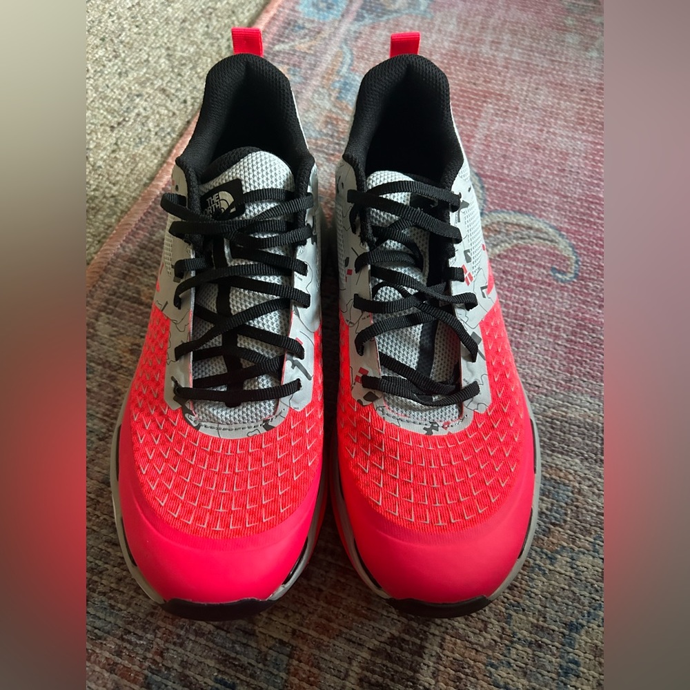North Face Trail running shoe NWOB sz 9.5